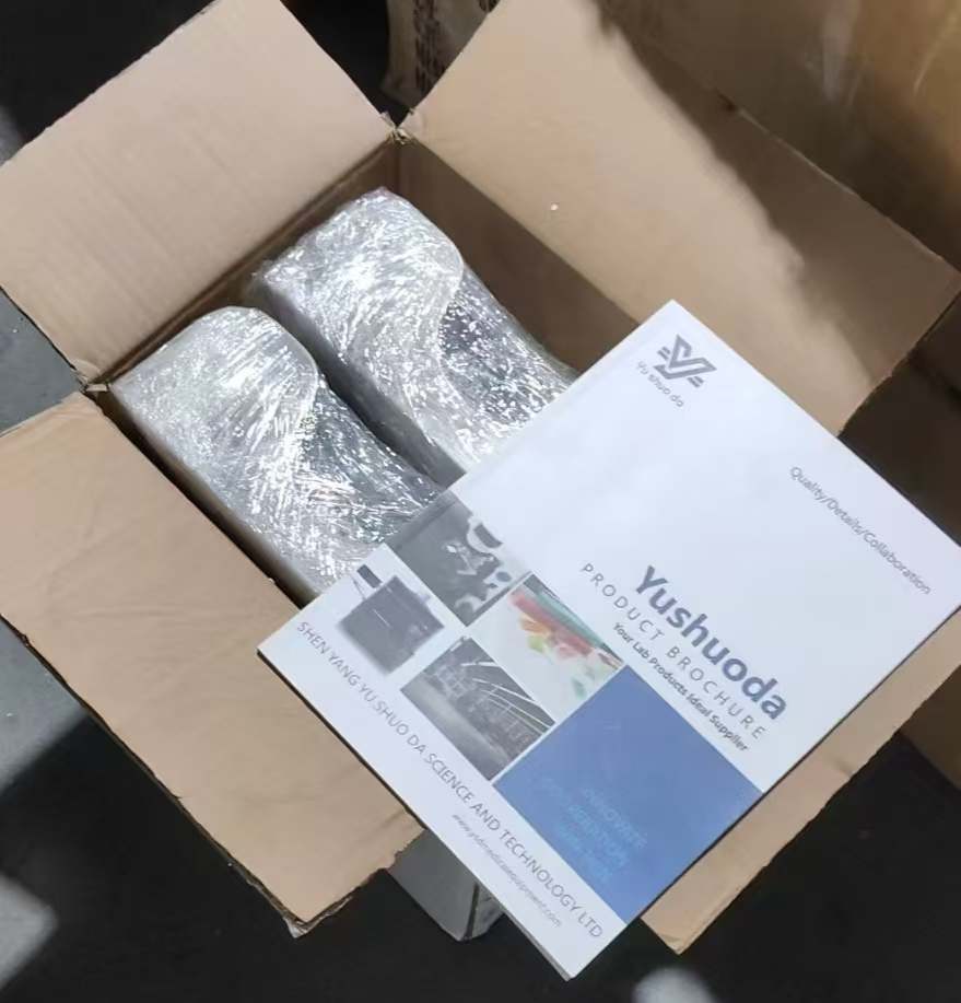 A New Caledonian customer buys ten stainless steel pillows